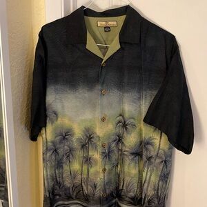 Tommy Bahama Silk Short Sleeve Button Front Shirt Palm Tree Print Sz Medium